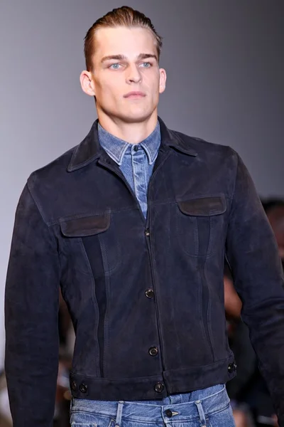 Look 3